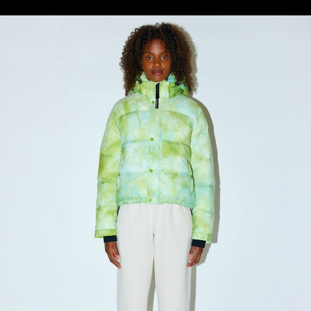 Aritzia Super Puff Shorty Sage Green
